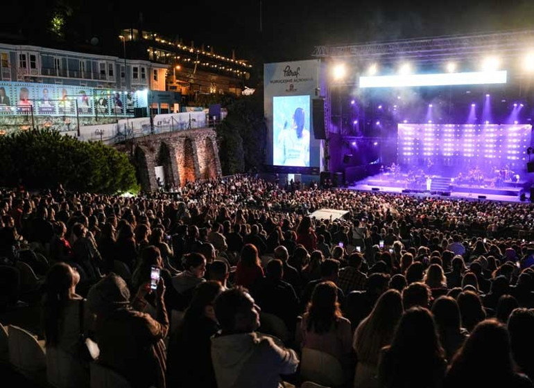 Boğazda Merve Özbey gecesi