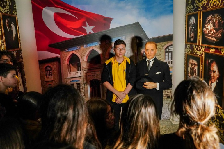 Demirören Medya Lisesi öğrencileri Madame Tussauds Müzesi’ni ziyaret etti