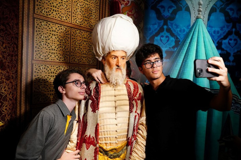Demirören Medya Lisesi öğrencileri Madame Tussauds Müzesi’ni ziyaret etti