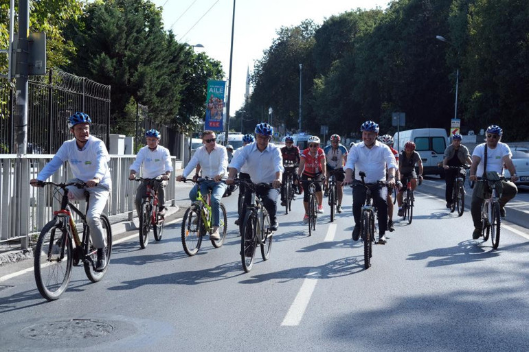 AB Büyükelçisi Landruttan bisikletli  İstanbul turu