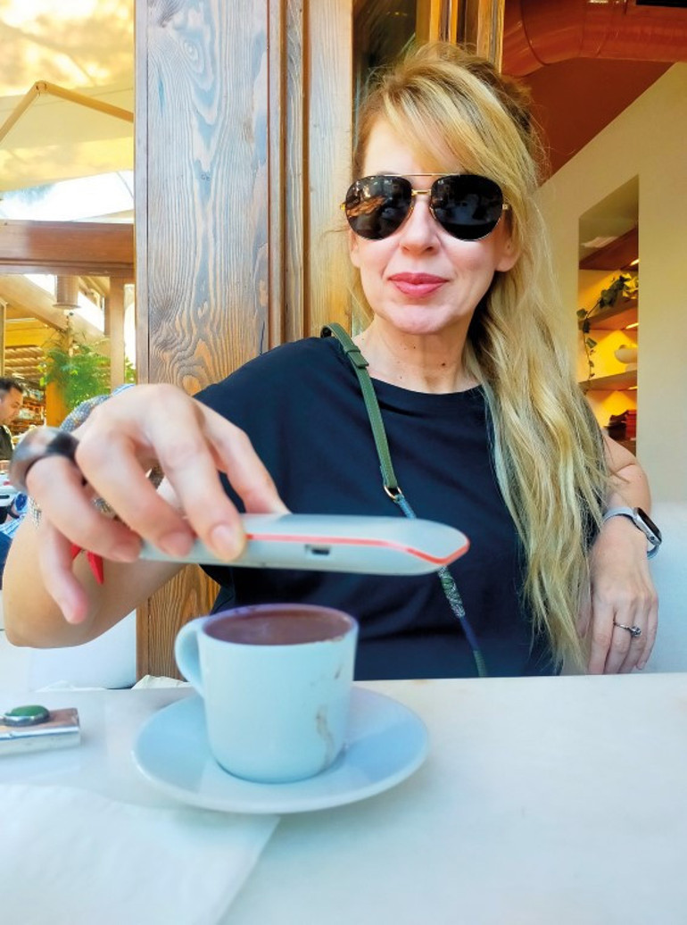 İpek Tuzcuoğlundan kahve öncesi mikrop temizliği