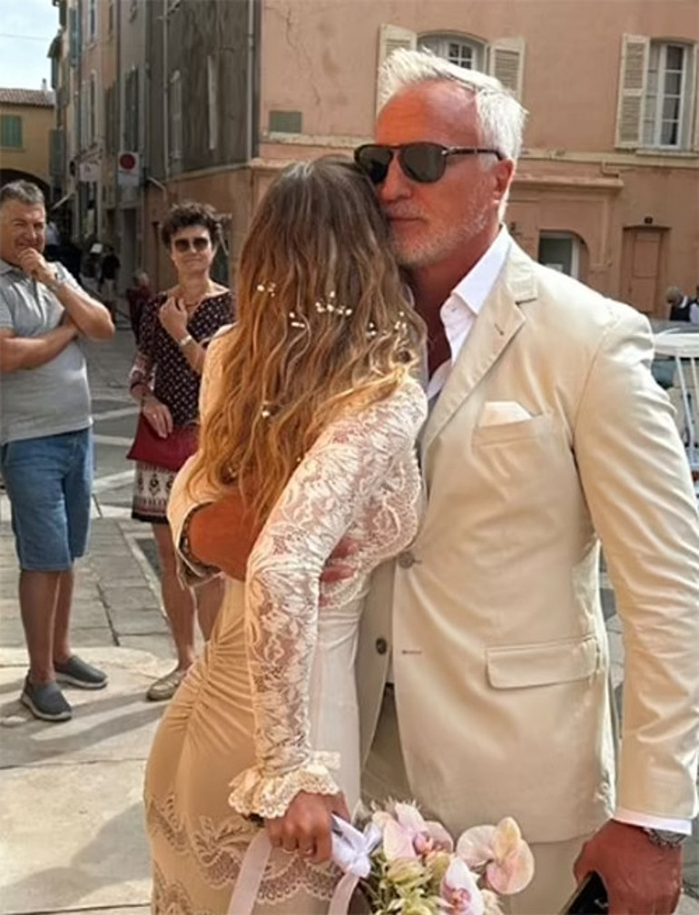 Eski futbolcu kızını evlendirdi: Bu ne dağınıklık böyle Sanki yataktan fırlayıp nikaha koşmuşlar