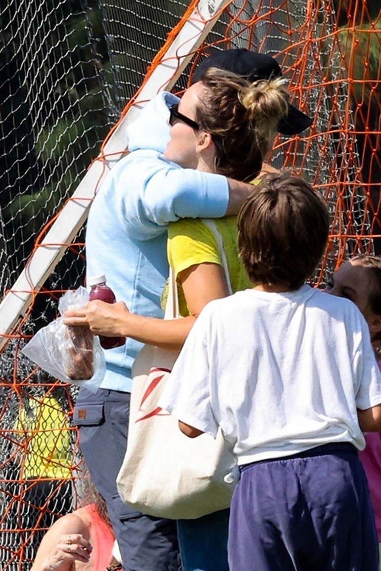 Öteki adama gitmesin diye kendini arabasının önüne atmıştı… Şimdi aralarından su sızmıyor