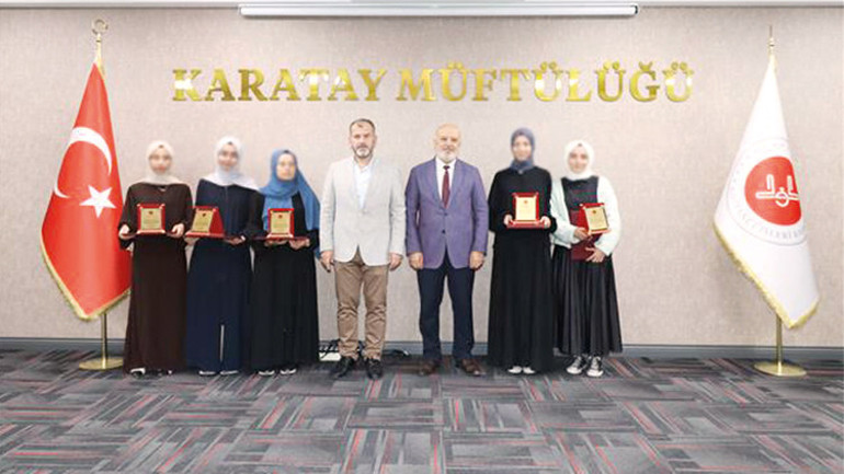 Kadın yüzünü buzlama