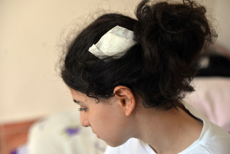 Kapısı açık dolmuştan düştü, kâbusu yaşadı Annesinden klimadan tasarruf iddiası