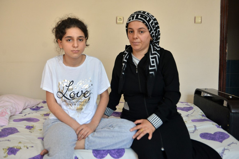 Kapısı açık dolmuştan düştü, kâbusu yaşadı Annesinden klimadan tasarruf iddiası