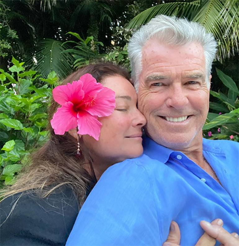 Emektar oyuncunun karısına aşkı hiç azalmıyor:  Kahverengi gözlü güzelimin her yaşına bir kırmızı gül