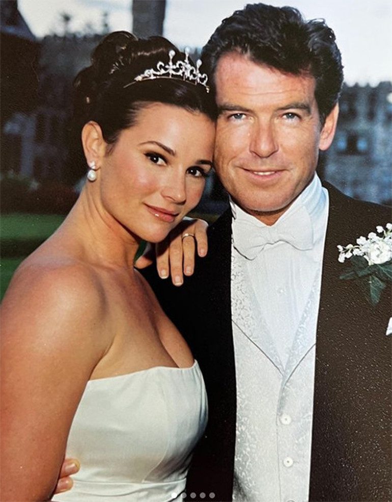 Emektar oyuncunun karısına aşkı hiç azalmıyor:  Kahverengi gözlü güzelimin her yaşına bir kırmızı gül