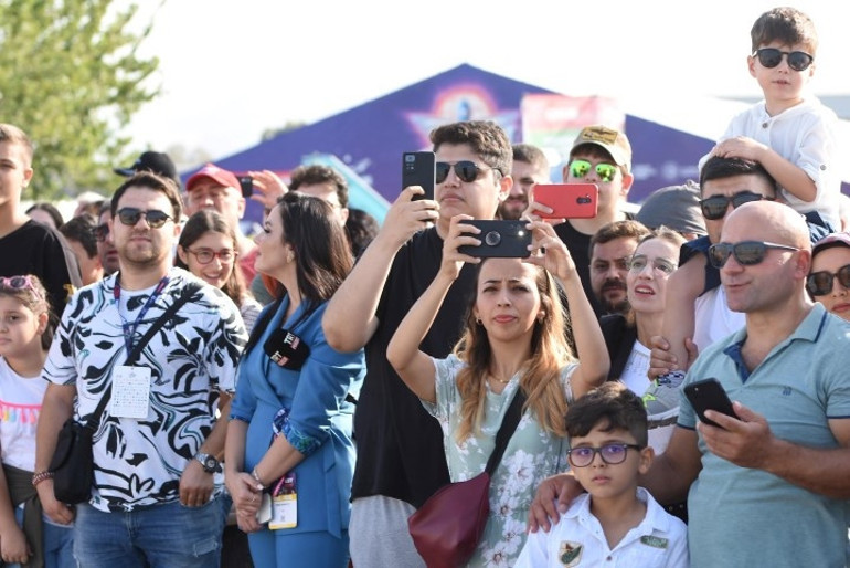 İzmirde TEKNOFEST heyecanı... Selçuk Bayraktar: Türkiye Yüzyılına sizler ve eserleriniz damga vuracak
