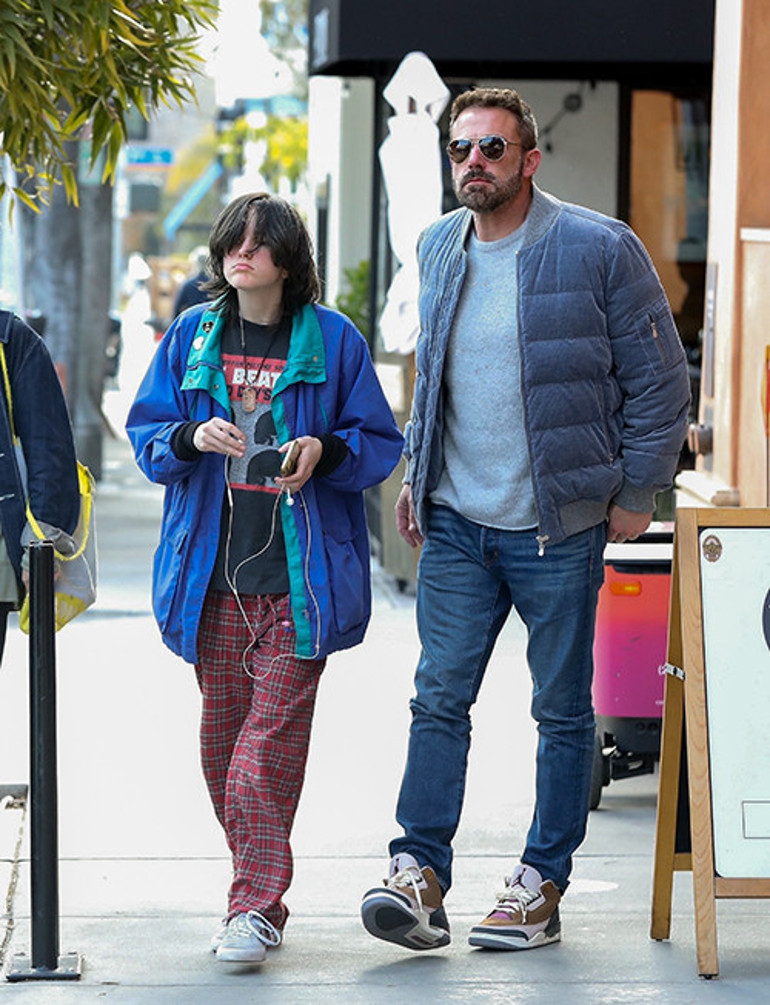 Ünlü yıldızın kızı rahatlığı seçti: Annesi pazara bile makyajsız gitmiyor