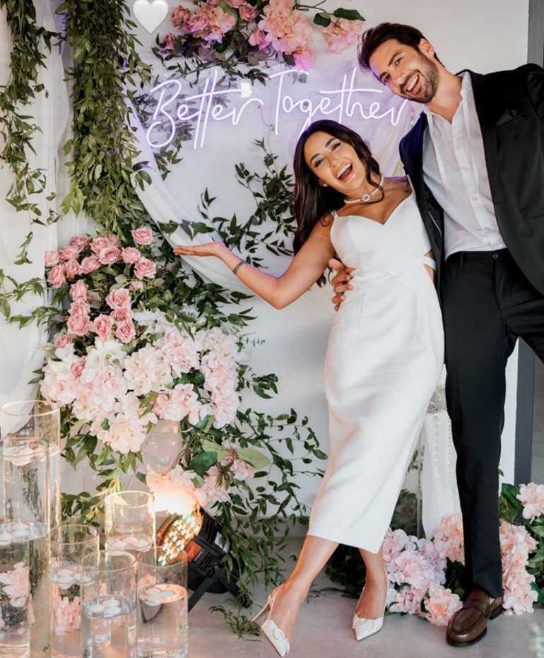 Şarkıcı Melek Mosso ve Serkan Sağdıç nişanlandı