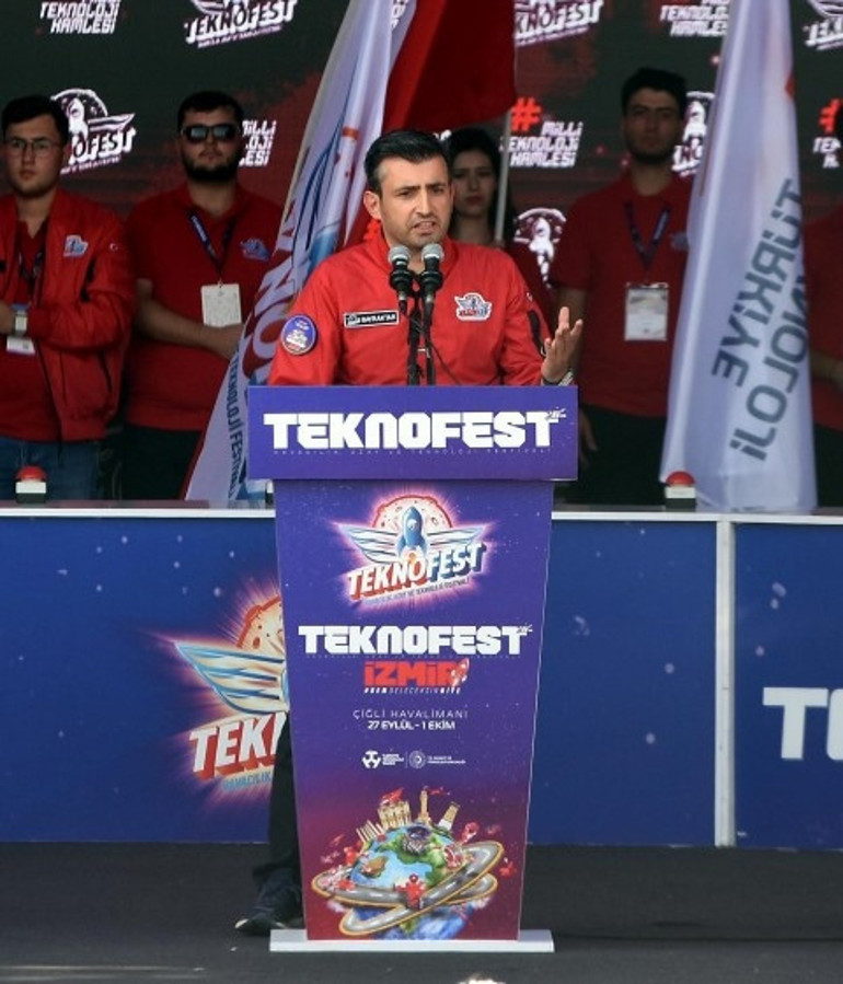 İzmirde TEKNOFEST heyecanı... Selçuk Bayraktar: Türkiye Yüzyılına sizler ve eserleriniz damga vuracak