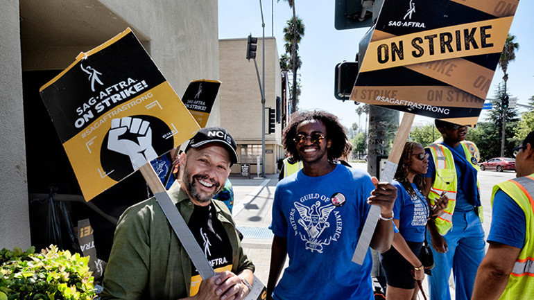 Hollywoodda aylardır süren grev bitti... Peki şimdi ne olacak