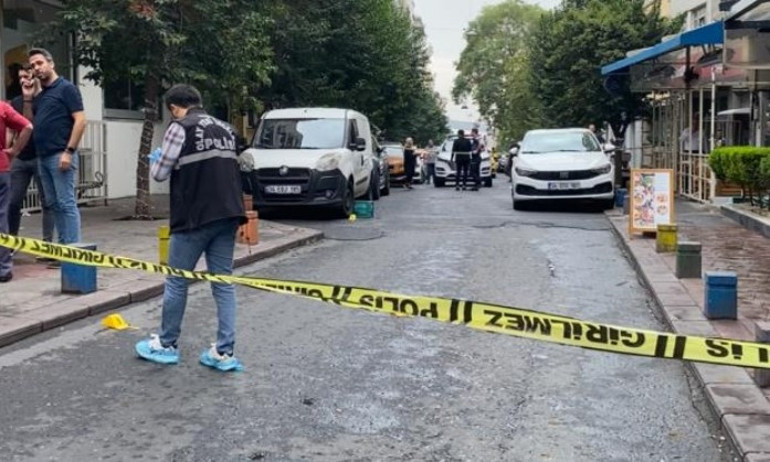 Ünlü oyuncu Ufuk Bayraktarın Cihangirdeki kafesinde silahlı saldırı: 3 yaralı