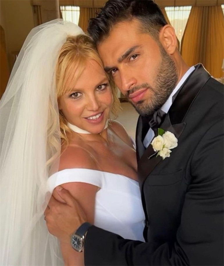 Keskin bıçaklarla dans şovu yapıca polis kapısına dayandı 13 yıllık esaretin ardından başladığı yere döndü...