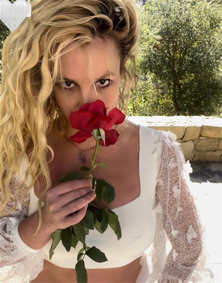 Keskin bıçaklarla dans şovu yapıca polis kapısına dayandı 13 yıllık esaretin ardından başladığı yere döndü...