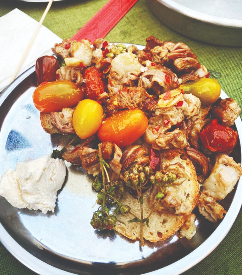 Kaş’ın zorlu virajlarından aşkla hazırlanan sofralarına...