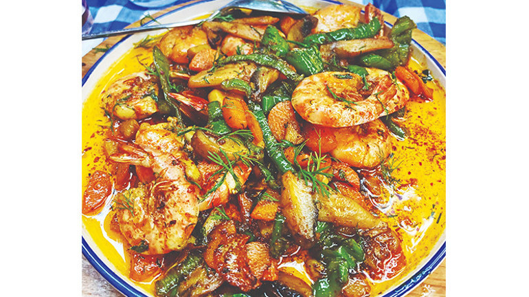 Kaş’ın zorlu virajlarından aşkla hazırlanan sofralarına...