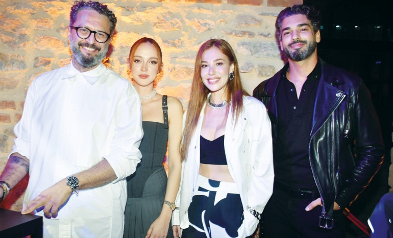 Dilan Çiçek Deniz, eski nişanlısı Thor Saevarsson  ve eski sevgilisi Birkan Sokullu ile aynı partide