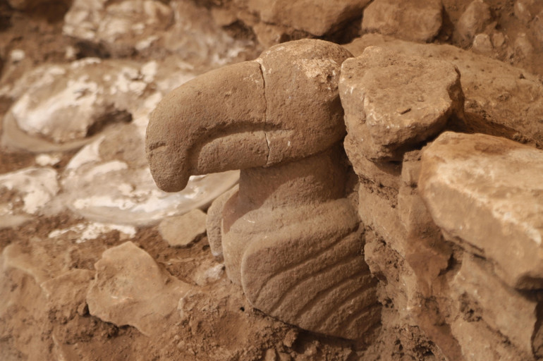 Göbeklitepe ve Karahantepedeki kazı çalışmaları: İnsan ve hayvan heykeli bulundu