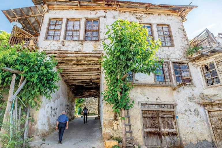 Toroslar’ın gök boncuğu Ermenek