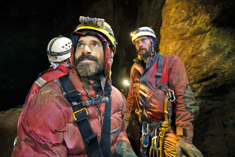 Mağarada mide kanaması geçirip mahsur kalan Mark Dickey o günleri anlattı: ‘Morca simsiyah, soğuk ve nemli, onu oluşturan kayalar kadar merhametsiz’