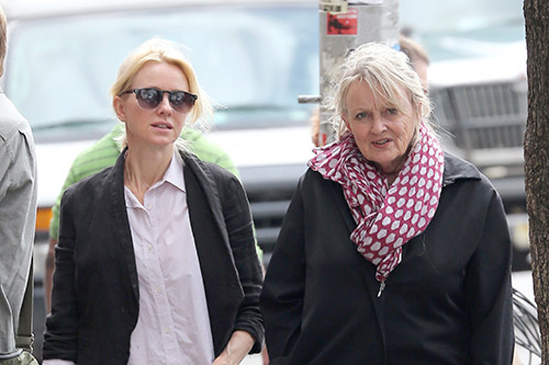 Ünlü oyuncunun büyük acısı: Babamla bir fotoğrafım bile yok Birkaç puslu hatıra... Hepsi o kadar