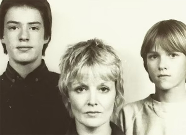 Ünlü oyuncunun büyük acısı: Babamla bir fotoğrafım bile yok Birkaç puslu hatıra... Hepsi o kadar