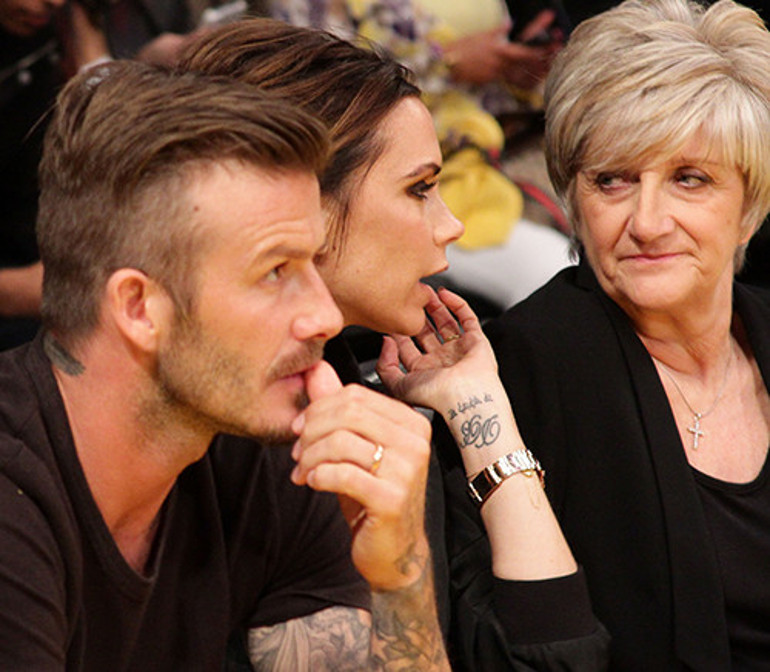 Öyle vurulmuştu ki... Müptelası olmuştu... Sadece 20 dakika görmek için 4 saat araba kullanıyordu