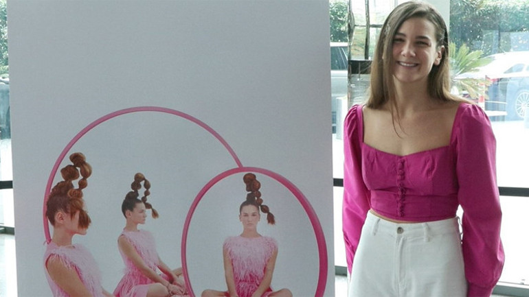 Meme Kanseri Farkındalık Sergisi için kamera karşısına geçtiler