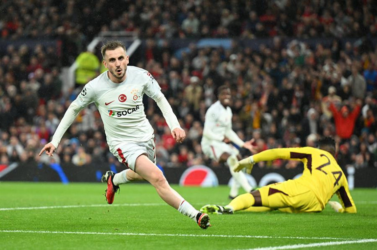 Manchester Unitedda Altay Bayındır isyanı Galatasaraya maçı sorası Onanaya büyük tepki