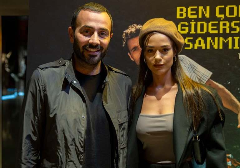 Hakan Kurtaş tek kişilik oyunla sahnede