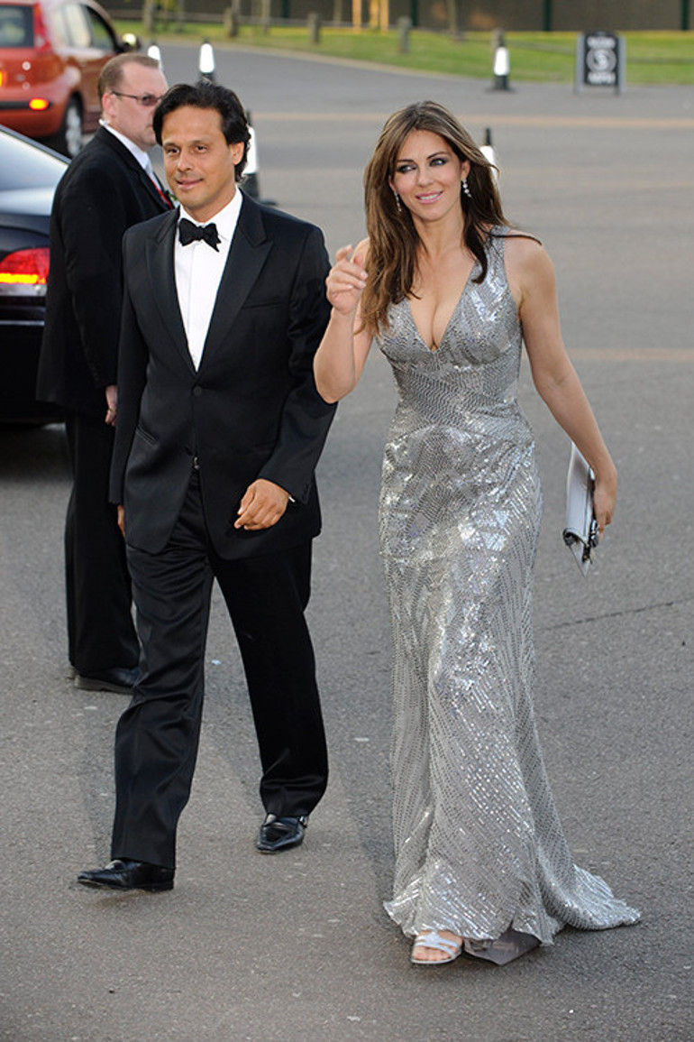 Eline beyaz bir poşet tutuşturdular... Yapı çıplak olduğunu ertesi gün fark etti