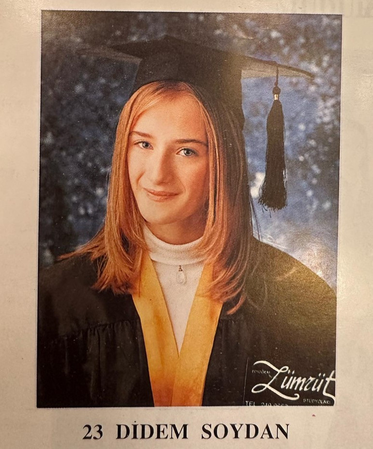 Podyumların aranan ismi ünlü model yıllık fotoğrafını paylaştı... Onu tanıdınız mı