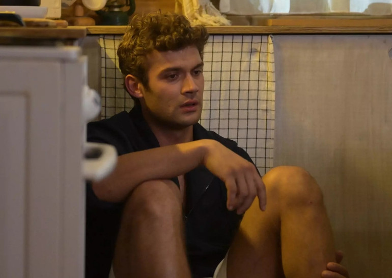 Berkay ve Rüzgar alevler arasında... Özgür kardeşini kurtarabilecek mi