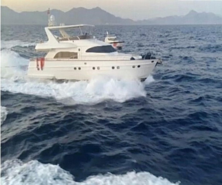 Muğla açıklarındaki ABD bayraklı motoryatta 11i FETÖcü, 14 şüpheli yakalandı