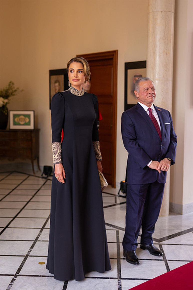 Çuval giyse yakıştırır diyorlardı: Hızını alamadı, erkek takımı giydi