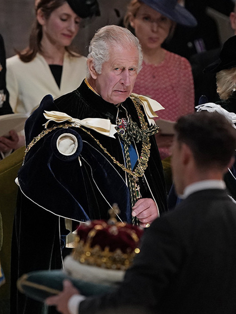Kral babadan gözde oğluna uyarı geldi… ‘Kıskanç’ Charles’tan William ve Kate’e: Biraz geride durun