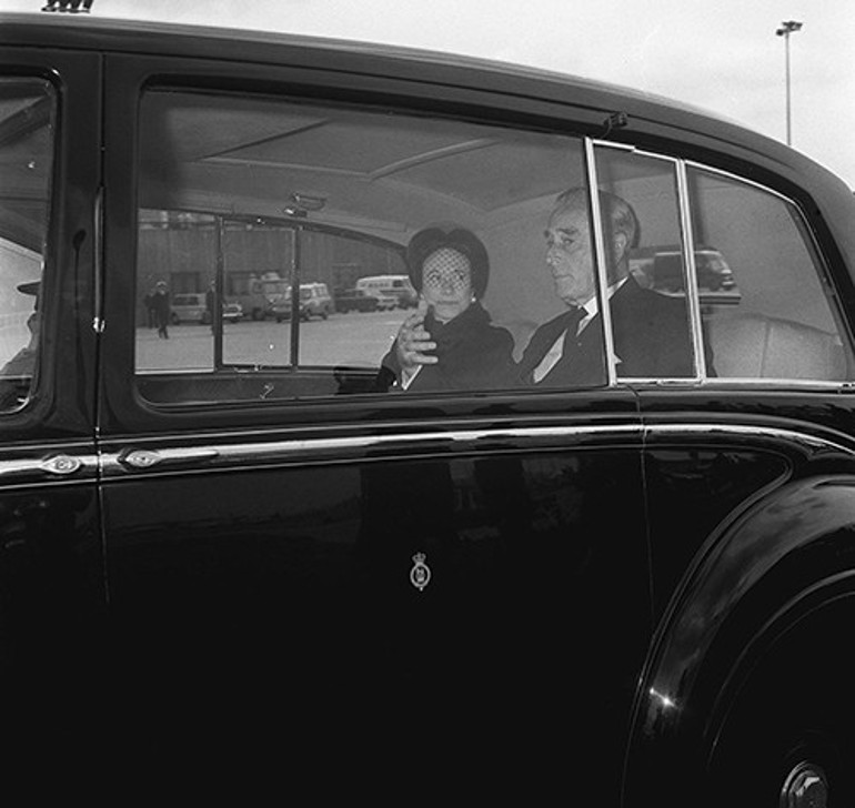 Ailenin intikamı acı oldu: Düğününde cenaze arabasına bindirmişler