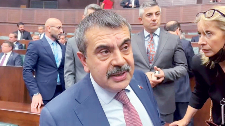 Ara tatiller kalkıyor mu