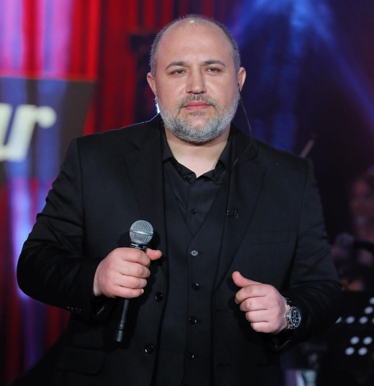 Yeni konserlere gidip eskileri yâd edeceğiz