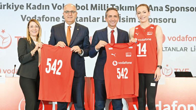 Kadın voleyboluna tarihi destek