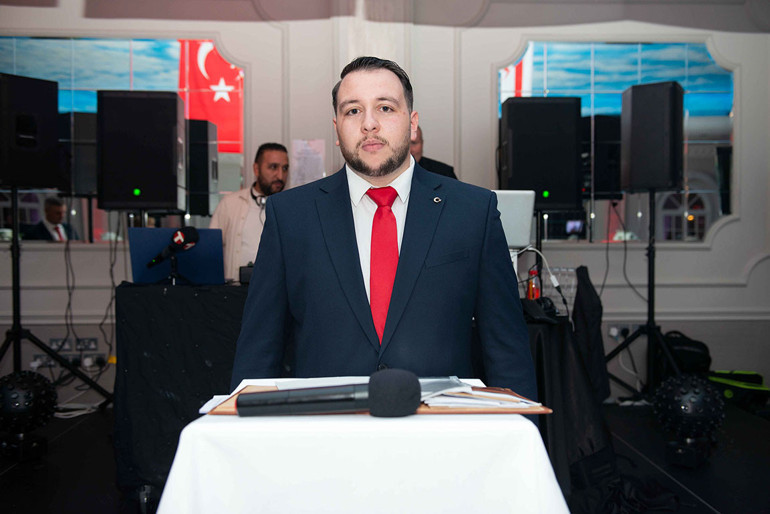 Londra Metropolitan Türk Polis Derneği’nin gecesinde büyüme mesajı