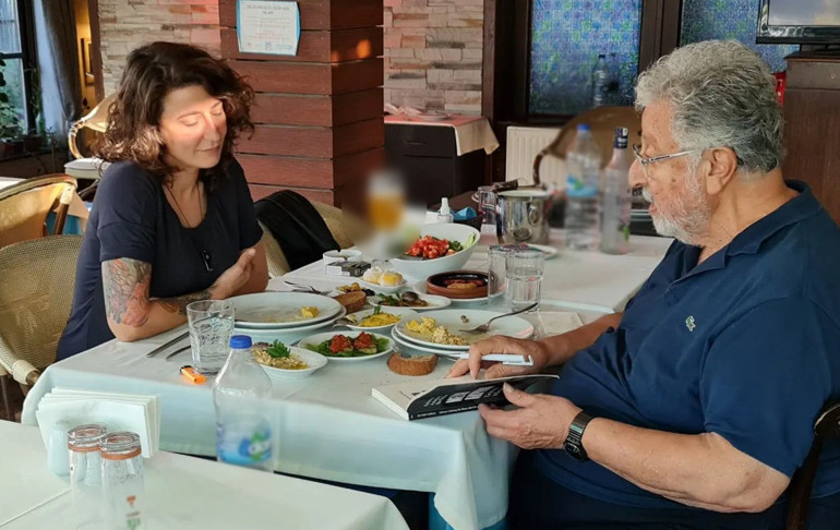 Metin Akpınarın meğer 2 kızı 2 torunu varmış