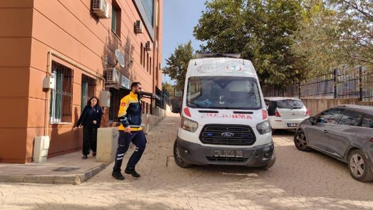 Bursada dehşet dolu dakikalar: Babasını taşla darbedip ablasını yaraladı