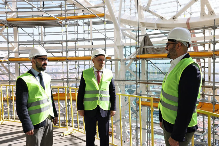 Keçiören’in kulesinde Ata ve Türk detayı