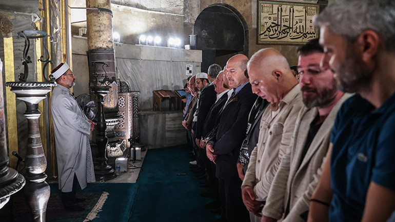 Diyanet İşleri Başkanı Ali Erbaş, Ayasofya Camii’nde Filistinliler için dua etti