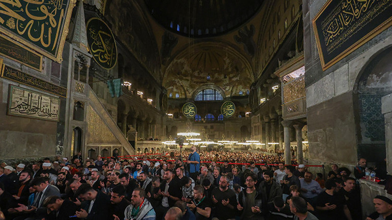 Diyanet İşleri Başkanı Ali Erbaş, Ayasofya Camii’nde Filistinliler için dua etti