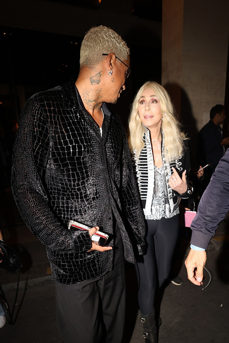 Ünlü şarkıcı genç erkeklere tövbe etmişti: Yolladığı mesajlarla onu kendine aşık etmiş