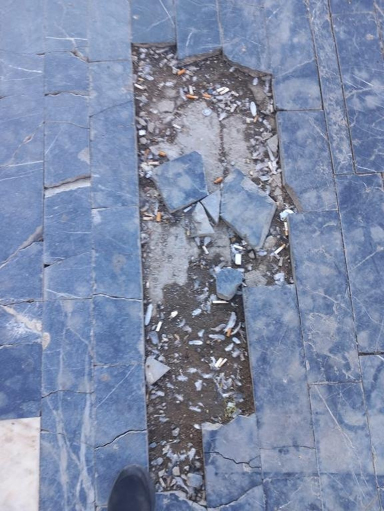 Anıtın zemini 100’üncü yıla yakışmıyor